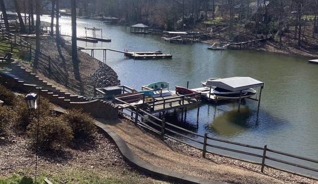 Memory Maker| Lakefront |2 Main Level Master Suites | Family Friendly | Pets