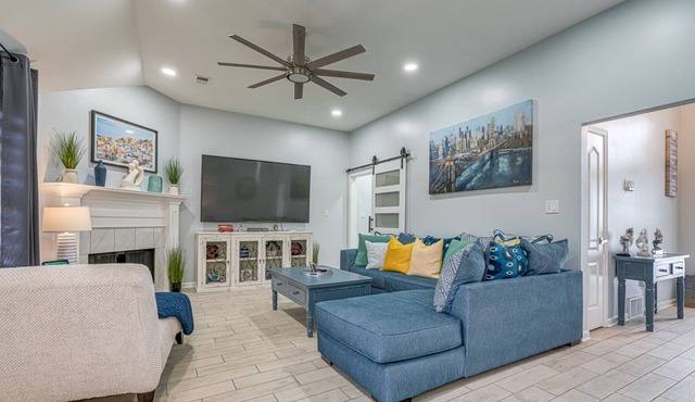 Memphis Blues Contemporary Hm. 15Mins fr/Downtown