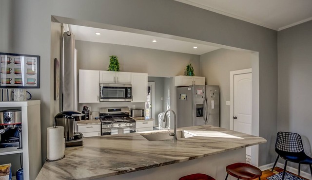 Memphis Home of the Blues 5 Star,1mi. to downtown, midtown. Gated, FREE parking