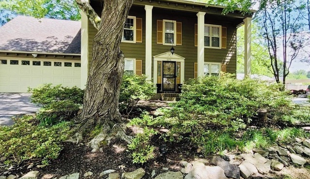 Memphis Retreat w/Sunroom, Pool Table, Retro Gaming, Gym & Relaxing Vibe