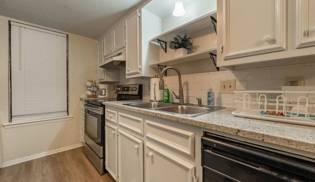 Memphis Townhome - 2BR/1.5 bath - Pool