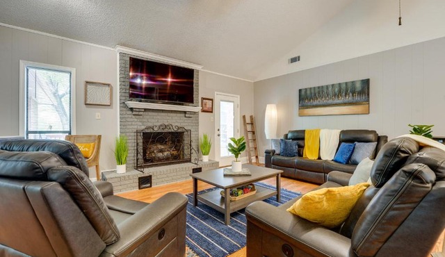 Memphis Vacation Rental Getaway with Large Deck