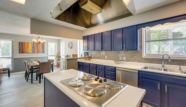 Memphis Vacation Rental Getaway w/Large Deck