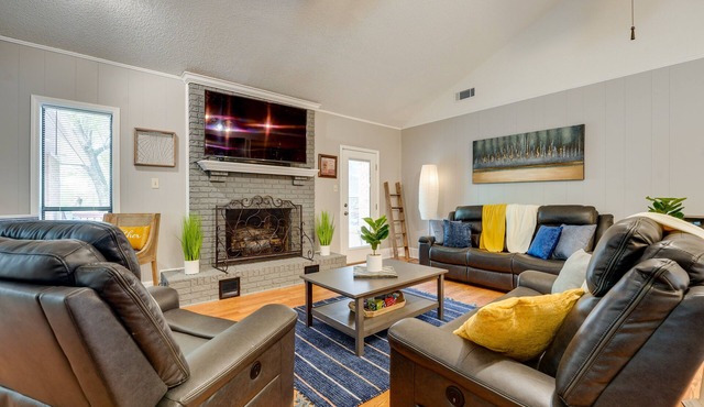 Memphis Vacation Rental Getaway w/Large Deck