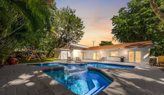 Menachem 20270 NE 25th Ave · Miami Pool House Near Aventura - Well Located!