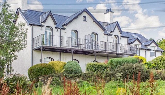 MENAI VIEW, family friendly, with open fire in Llanfairpwllgwyngyll