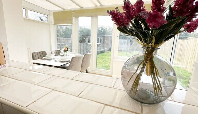 Mendip House by Blue Skies Stays