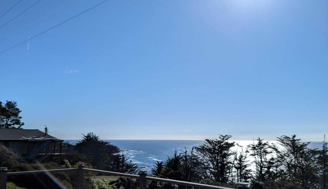 Mendocino Coast Ocean View Villa 5BR 2BA Large Oceanfront Deck Hot Tub Fire pit