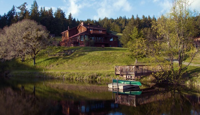 Mendocino County Secluded Estate House Surrounded by Nature