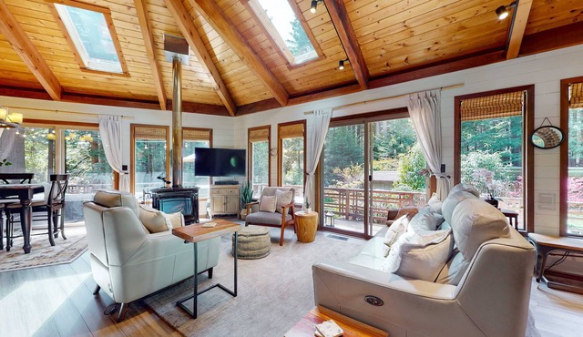 Mendocino Cozy Cabin-Large Patio, Grill & Garden