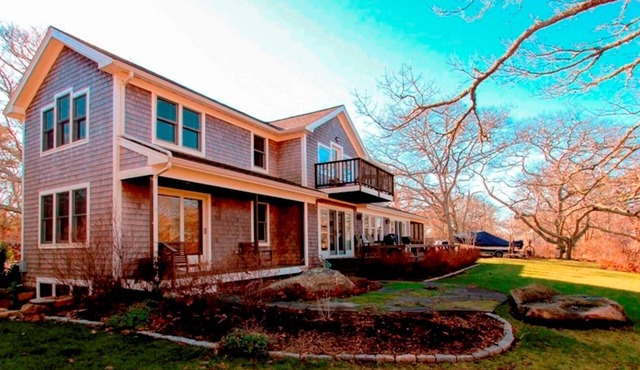 Menemsha Home Fully Renovated w/Amazing Waterview's of Vineyard Sound