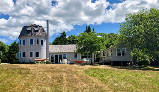 Menemsha Pond waterfront Available July 21 till 1 August, Sept ,Oct 2025