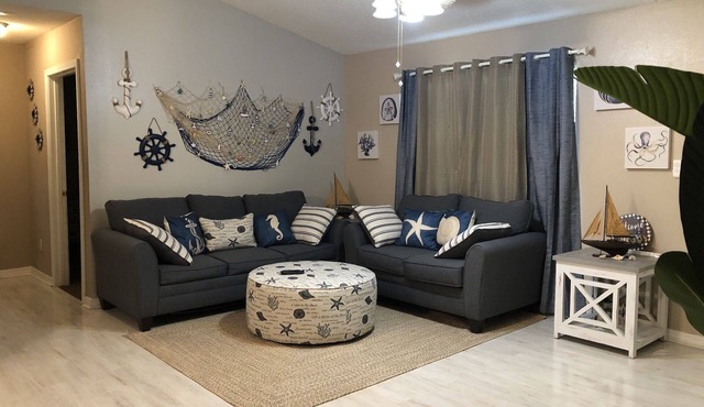 Mental Health Getaway W/Large Private Backyard/Fire Pits Gas & Wood!