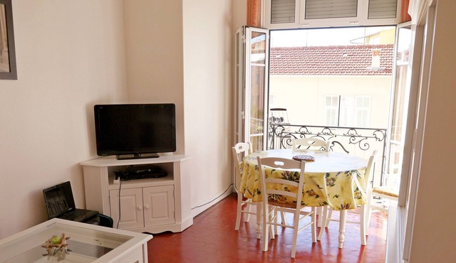 MENTON CENTER 3 ROOMS APARTMENT 100 METERS FROM WIFI BEACHES