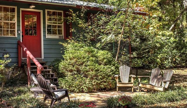 Mentone's favorite Cozy Cabin! In the heart of Mentone: In Town but Far Out