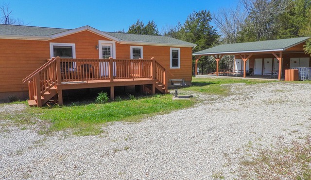 Meramec Hideaway Riverside private vacation home