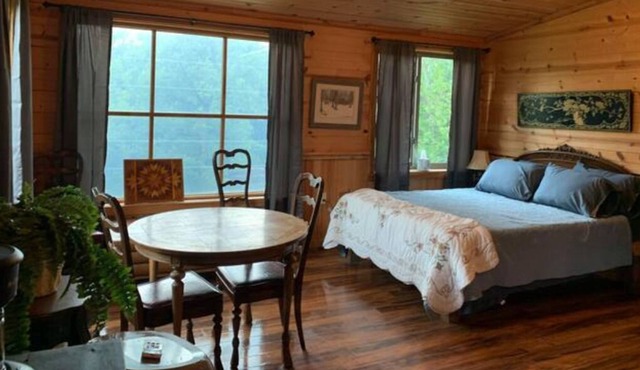 Meramec Riverside Lodge & Retreat-Mark Twain Suite