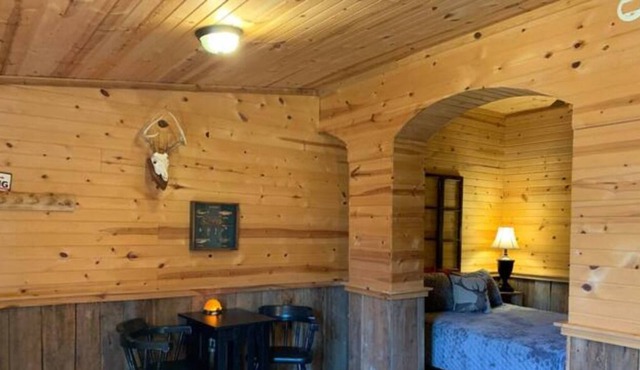 Meramec Suite-Riverside View & Access to the Meramec River. Come swim,float,fish