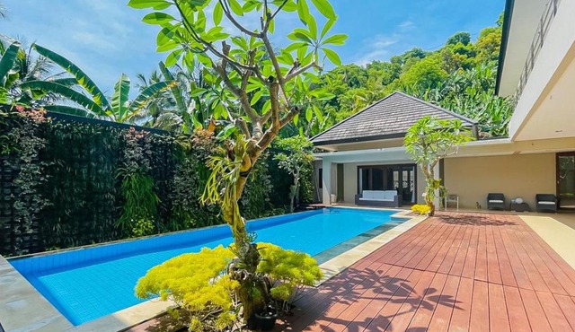 Merbau Luxurious Villa Senggigi by The Lavana - 5 Bedroom Villa