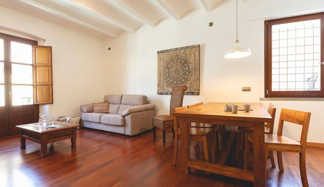 Mercaders 6 - Holiday Apartment Rental in Girona | Bravissimo
