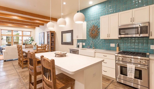 Mercado San Agustin | 2 BR 2.5 BA | Garage | Patio