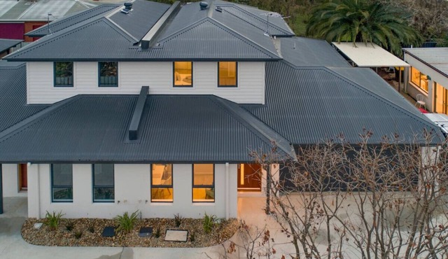 Merchant's Court: Central 3 bedroom townhouse!