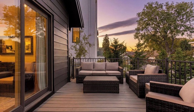 Mercier Haus - Modern 3-Bed Retreat Walkable to Plaza + Parking!