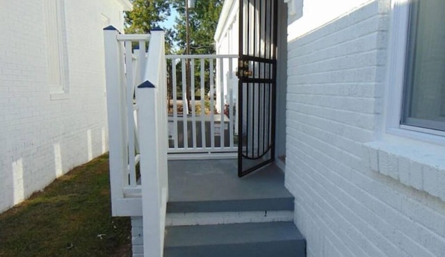 MercyBungalow #2 with king sized bed and shower room