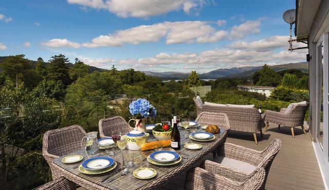 MERE VIEW, family friendly in Bowness-On-Windermere