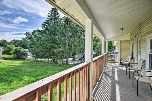 Meredith Home - Walk to Lakes and Restaurants!