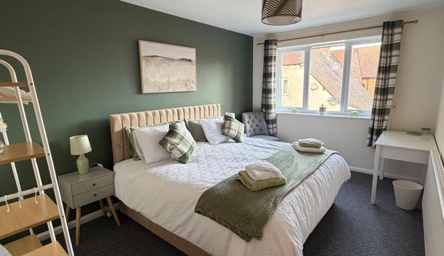 Meriden Apartment Retreat - Sleeps 7 - Near Nec