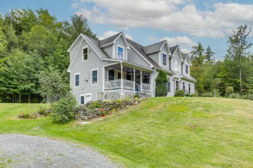 Meriden Village of Plainfield Home w/Backyard