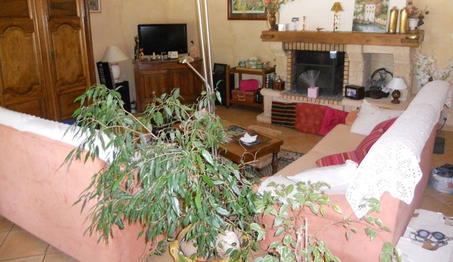 MERIDIONALE VILLA WITH SWIMMING POOL CLOSED LAND WITH TREES 3100M2