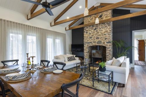 Merilli1885 - Luxury Tranquil Adult Escape