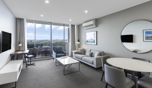 Meriton Suites Waterloo
