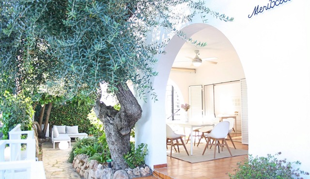 Meritxell seafront villa