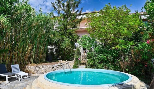 MERLINO - Superb villa with swimming pool and garden