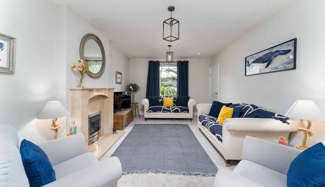 Merlins - Saltings Reach, Lelant - Sleeps 10 - Parking for Two Cars - Dog Friendly