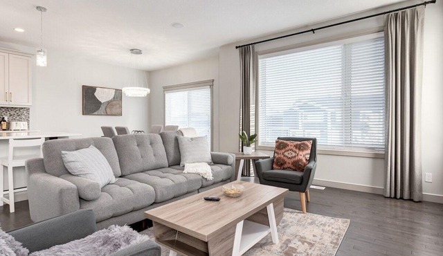 "Merlot" 3 Bed Family Evanston Home