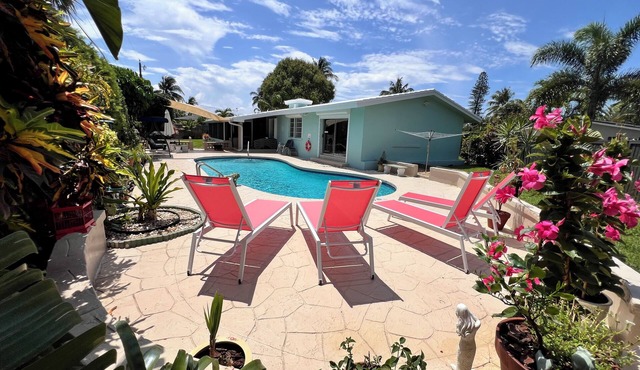 Mermaid Bay: Private Butterfly Garden Oasis with Heated Pool 4BR 3BA near beach