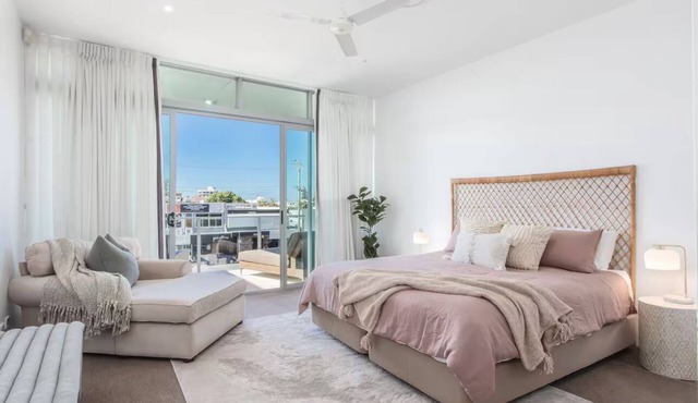 Mermaid Beach Luxury Penthouse apartment, centrally located to all hoiday needs