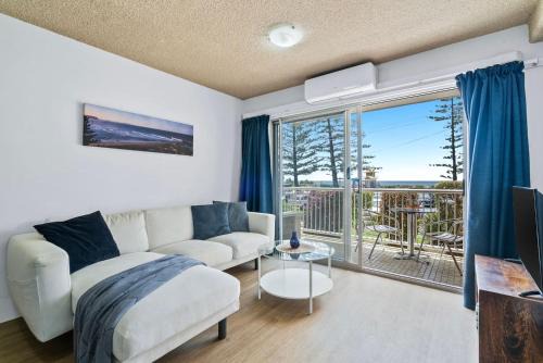 Mermaid Beachfront Retreat - Moments from Top Dining