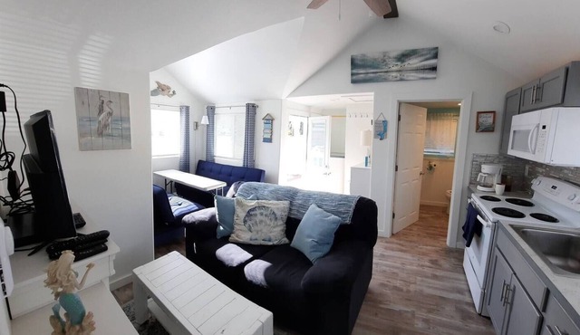 "Mermaid Cottage" 1-bedroom beach cottage