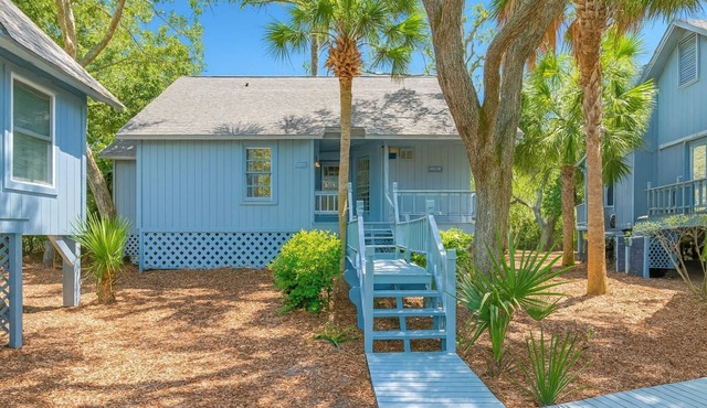 Mermaid Cottage | Fairway & Lagoon Views on Edisto