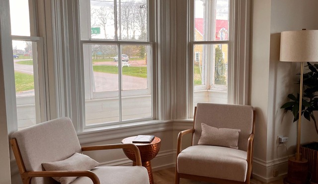 Mermaid Cove | Cozy Room with Ensuite | Sunset Views of Main St. | Sleeps 2