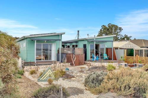 Mermaid Haus - Beach Escape with Pool, Fire & Style