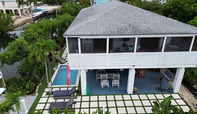Mermaid House! Pool, Dockage, Outdoor Bar!