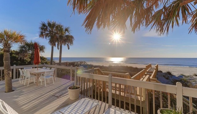 Mermaid Memories! Oceanfront Folly Beach Cottage w/Large Porch & Sunroom - Stellar Reviews!