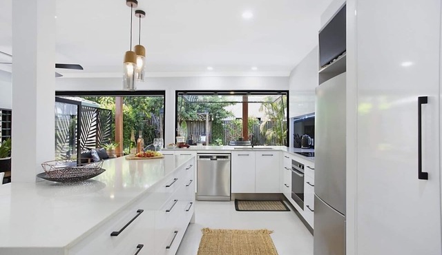 Mermaid/Nobby Beach House - by the beach