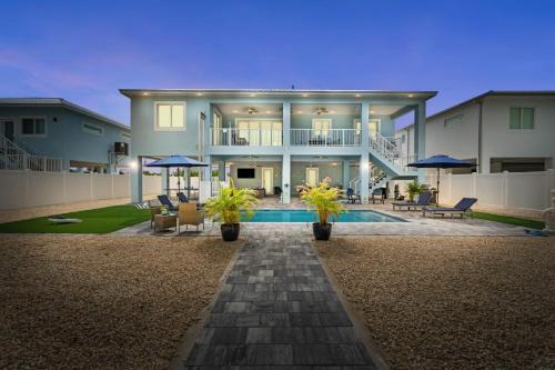 Mermaid's Paradise ~ Pool ~ Dock ~ Games ~ Views